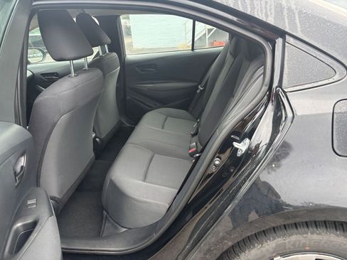 Used 2025 Toyota Corolla LE image 23
