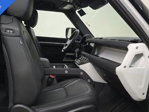 Used 2023 Land Rover Defender 90 SE image 9