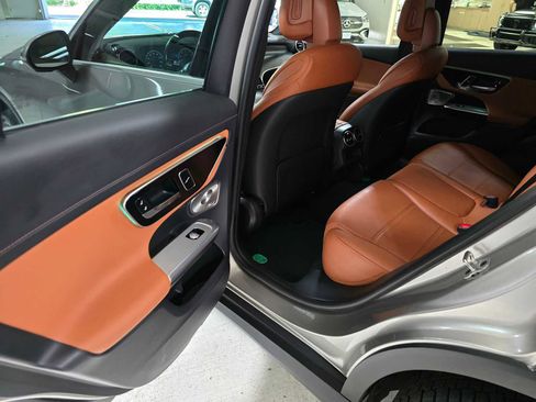 Used 2024 Mercedes-Benz GLC 300 4MATIC image 19