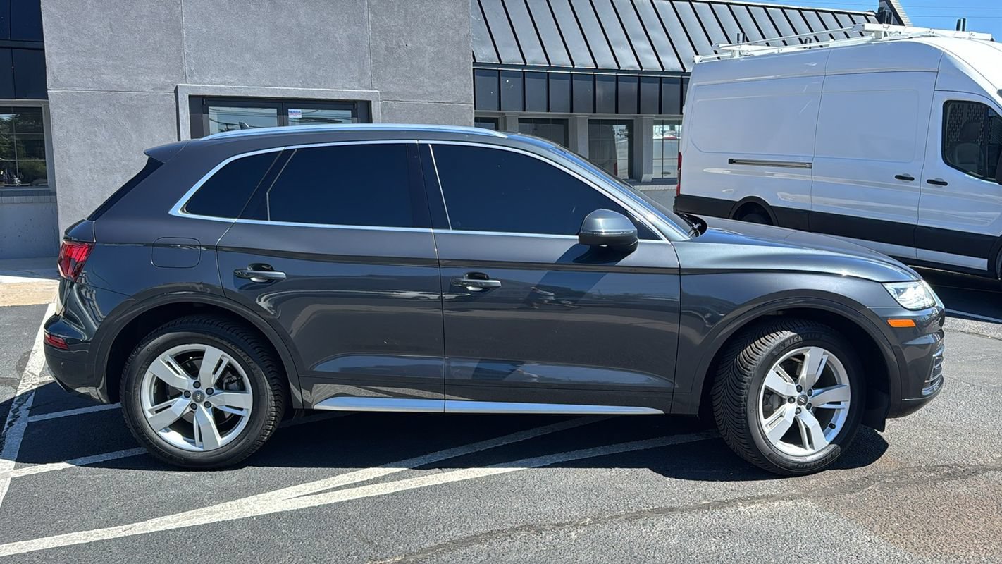 Used 2018 Audi Q5 2.0T Premium Plus w/ Premium Plus Package AWD/4WD image 2