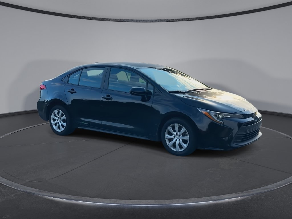 Used 2023 Toyota Corolla LE FWD image 2
