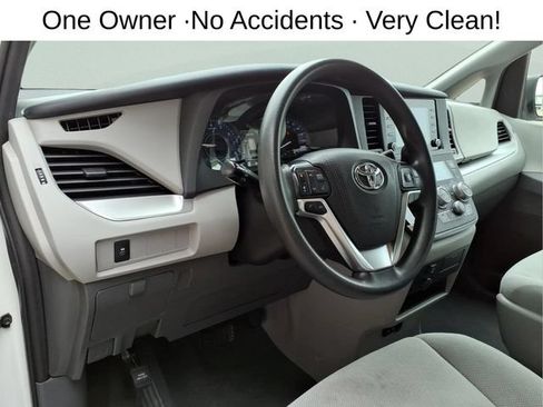 Used 2020 Toyota Sienna L FWD image 13