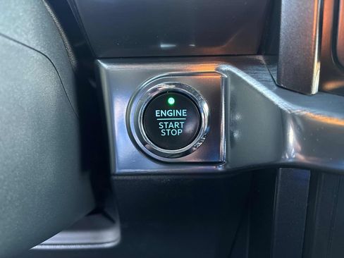 Used 2022 Ford F150 Lariat w/ Max Trailer Tow Package image 23