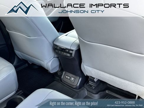 Used 2024 Toyota Highlander Platinum AWD/4WD image 40