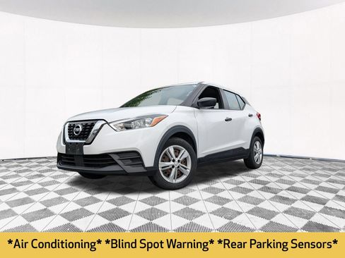 Used 2020 Nissan Kicks S FWD image 2