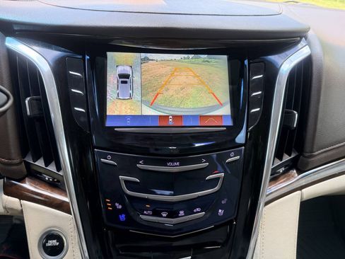 Used 2017 Cadillac Escalade Premium Luxury AWD/4WD image 25