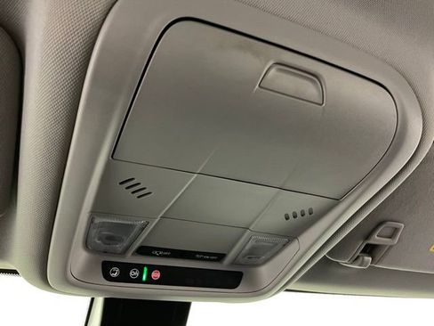 Used 2024 GMC Terrain SLE w/ Driver Convenience Package image 17