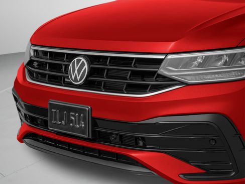 Certified 2024 Volkswagen Tiguan SE R-Line FWD image 60