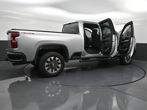Used 2022 Chevrolet Silverado 2500 Custom w/ Custom Convenience Package AWD/4WD image 31