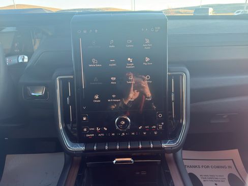 Used 2025 GMC Yukon XL Denali image 17