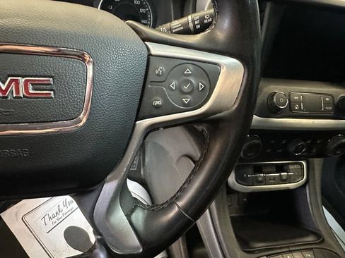 Used 2023 GMC Acadia SLT AWD/4WD image 12