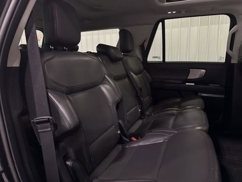 Used 2025 Ford Expedition Active AWD/4WD image 29