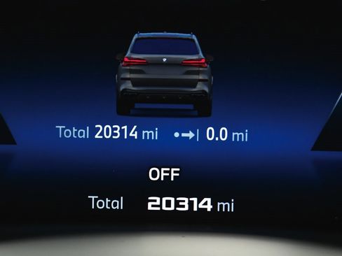 Used 2024 BMW X5 M60i image 25