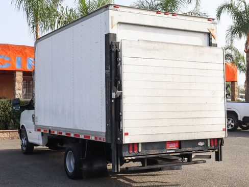 Used 2016 Chevrolet Express 4500 w/ Chrome Appearance Package image 6