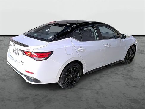 Used 2025 Nissan Sentra SR w/ SR Premium Package image 4