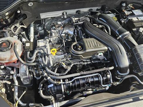 Certified 2024 Volkswagen Taos SE image 20