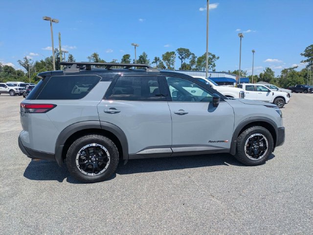 Used 2024 Nissan Pathfinder Rock Creek AWD/4WD image 3