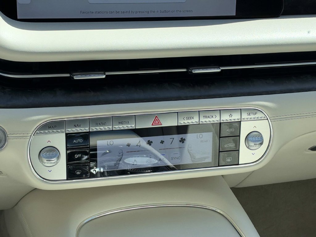 Certified 2023 Genesis G90 3.5T AWD/4WD image 11