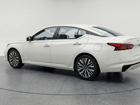 Used 2025 Nissan Altima 2.5 SV image 6