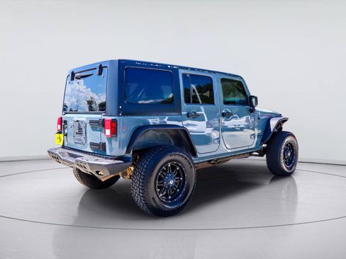 Used 2015 Jeep Wrangler Unlimited Sahara w/ Connectivity Group AWD/4WD image 7