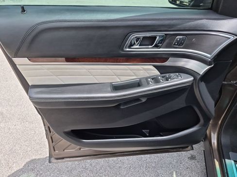 Used 2016 Ford Explorer Platinum AWD/4WD image 19