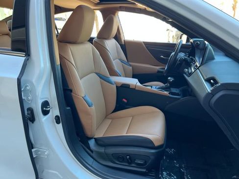 Used 2025 Lexus ES 300h w/ Premium Package FWD image 49