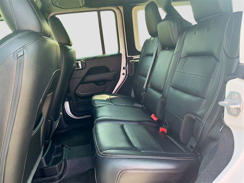 Used 2021 Jeep Wrangler Unlimited Sahara image 23