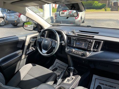 Used 2018 Toyota RAV4 XLE AWD/4WD image 12