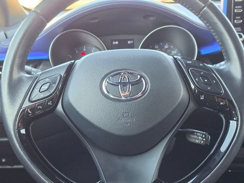 Used 2021 Toyota C-HR XLE FWD image 27
