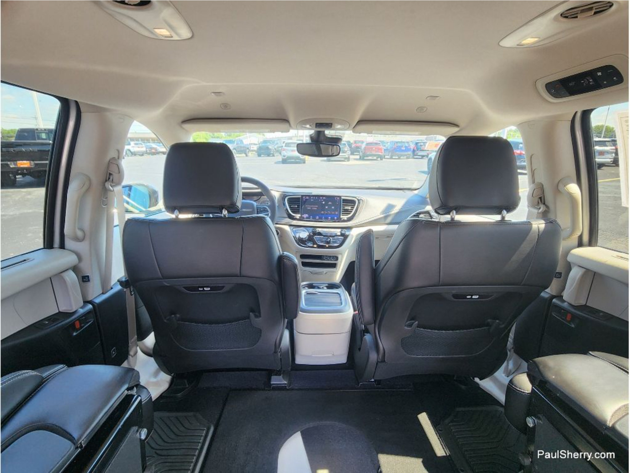 Used 2024 Chrysler Pacifica Touring-L FWD image 23