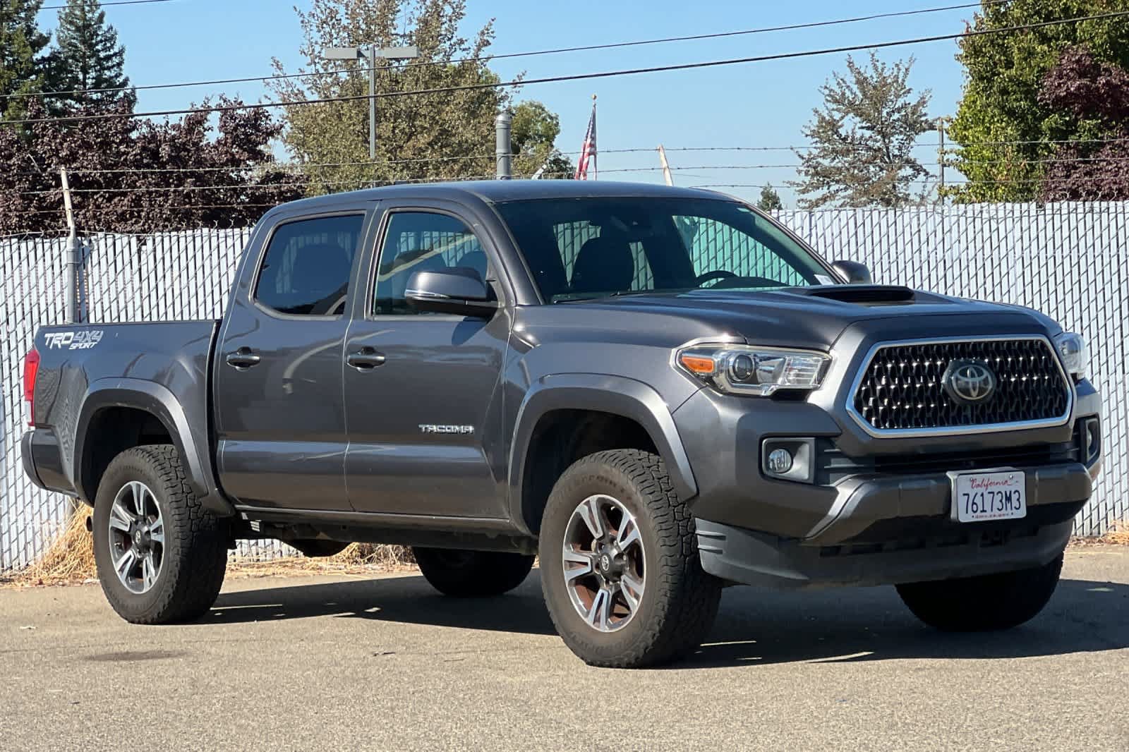 Used 2018 Toyota Tacoma TRD Sport w/ Technology Package AWD/4WD image 7