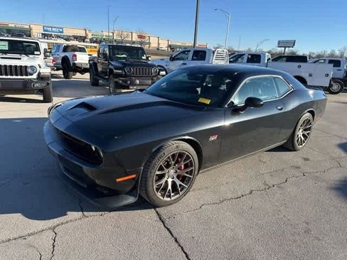 Used 2016 Dodge Challenger SRT w/ Technology Group image 17