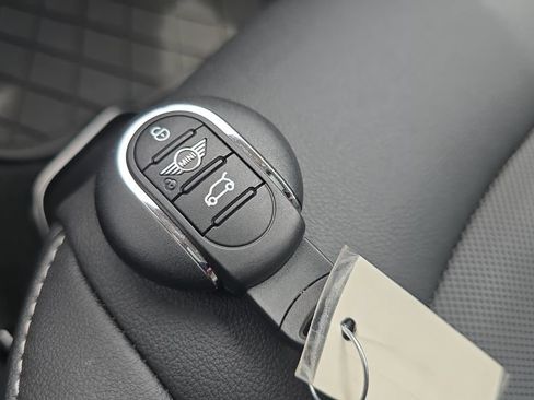 Used 2024 MINI Cooper 2-Door Hardtop FWD image 30