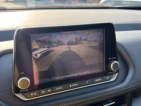 Used 2025 Nissan Rogue SV AWD/4WD image 25