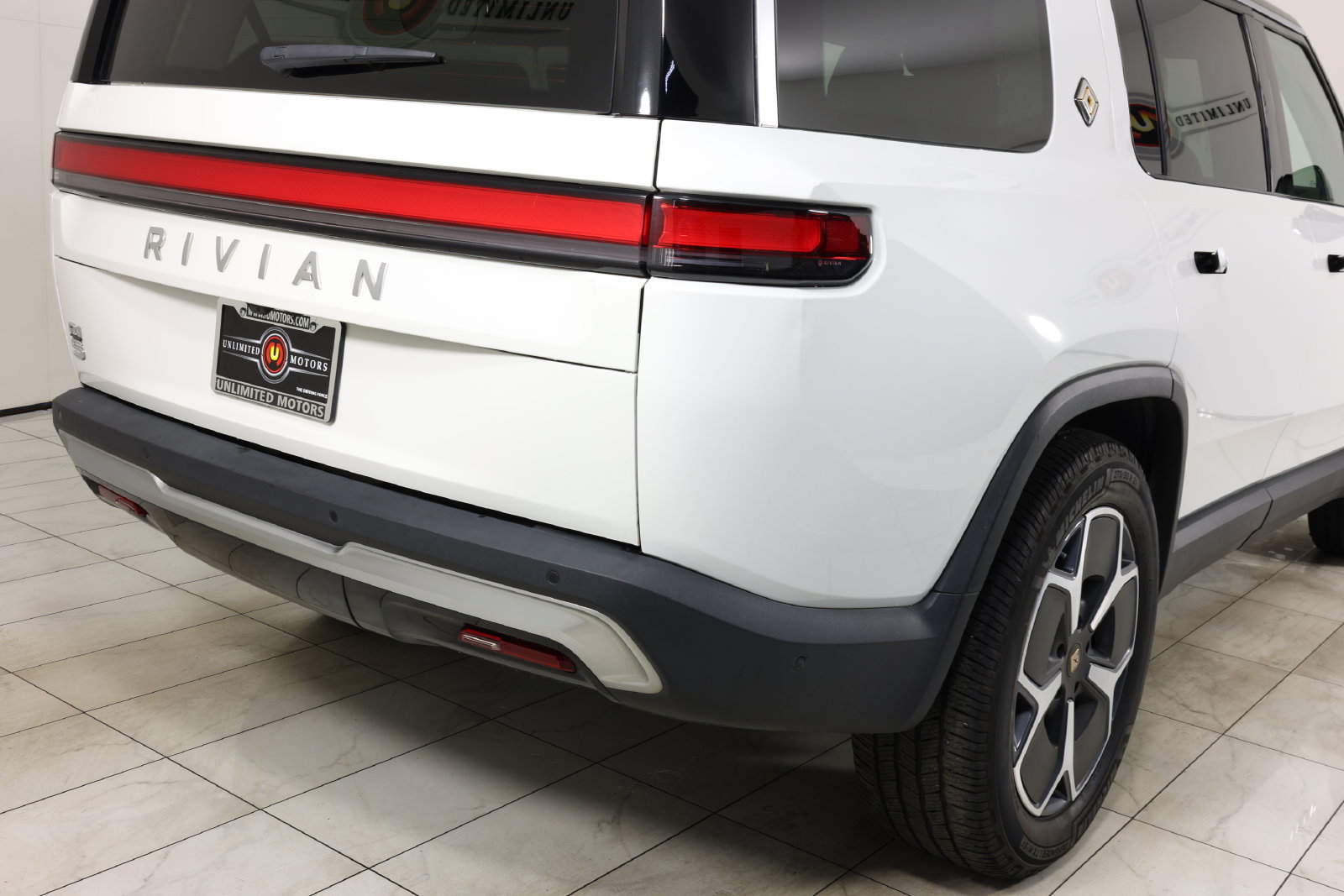 Used 2023 Rivian R1S Adventure Dual AWD/4WD image 39