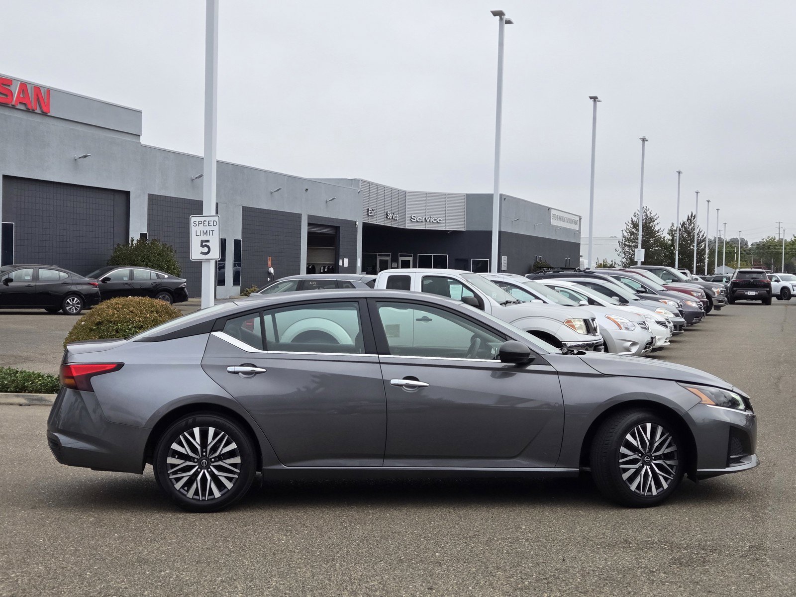 Certified 2025 Nissan Altima 2.5 SV FWD image 3