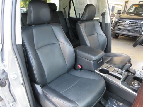 Used 2023 Toyota 4Runner Limited AWD/4WD image 27