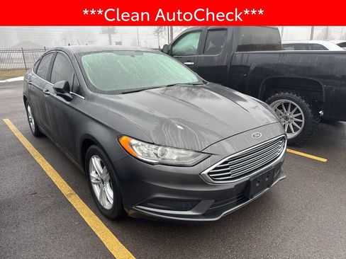 Used 2018 Ford Fusion SE w/ Fusion SE Technology Package image 3