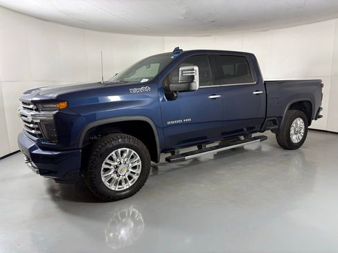 Used 2022 Chevrolet Silverado 2500 High Country w/ Z71 Off-Road Package image 6