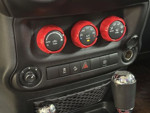 Used 2017 Jeep Wrangler Unlimited Sahara w/ Connectivity Group image 33