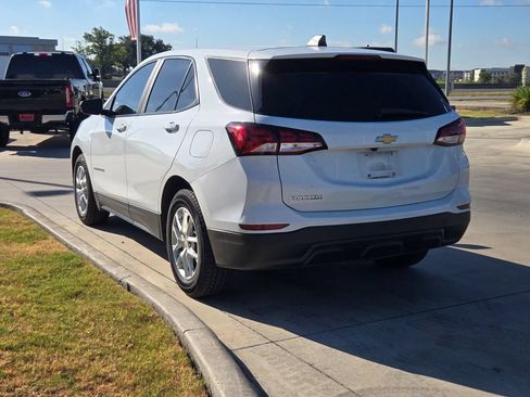 Used 2022 Chevrolet Equinox LS w/ LS Convenience Package FWD image 6
