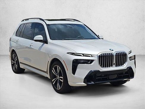 Used 2024 BMW X7 xDrive40i w/ M Sport Package AWD/4WD image 3