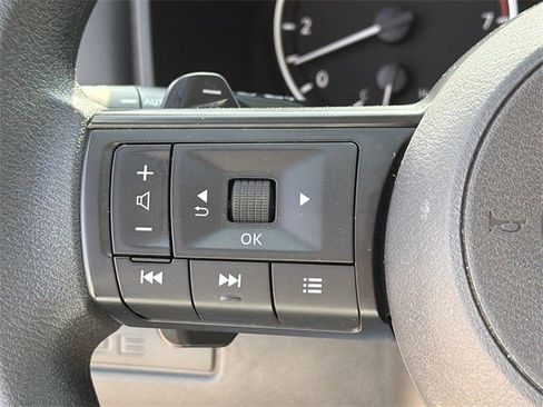 Used 2024 Nissan Rogue S image 30