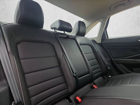 Used 2024 Volkswagen Jetta SE FWD image 18