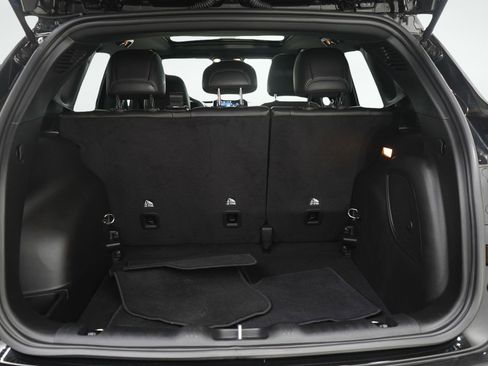 Used 2023 Jeep Compass Limited w/ Sun and Sound Group AWD/4WD image 9