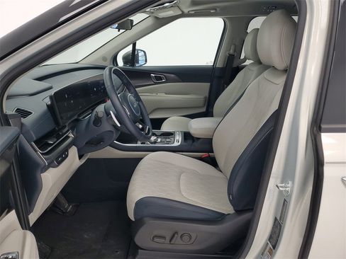 Certified 2025 Kia Carnival SX w/ SX Dark Edition Package image 13