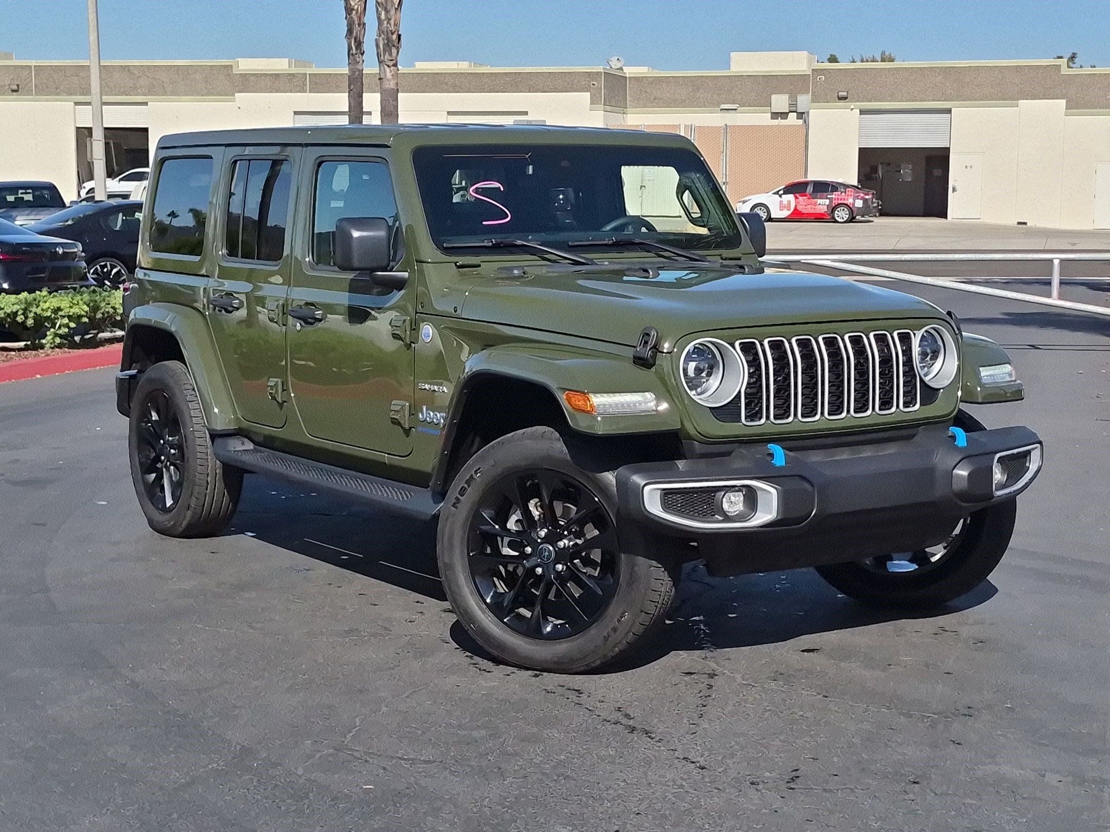 Used 2024 Jeep Wrangler Unlimited Sahara w/ Safety Group AWD/4WD image 2