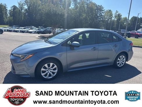 Used 2022 Toyota Corolla LE image 6