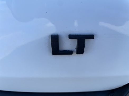 Used 2023 Chevrolet Traverse LT image 8