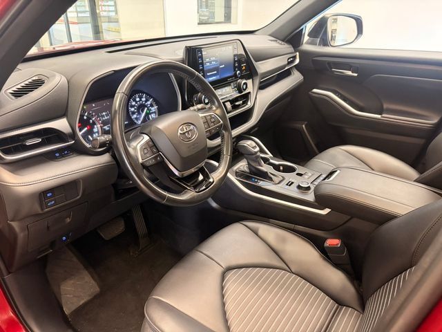 Used 2021 Toyota Highlander XSE AWD/4WD image 18